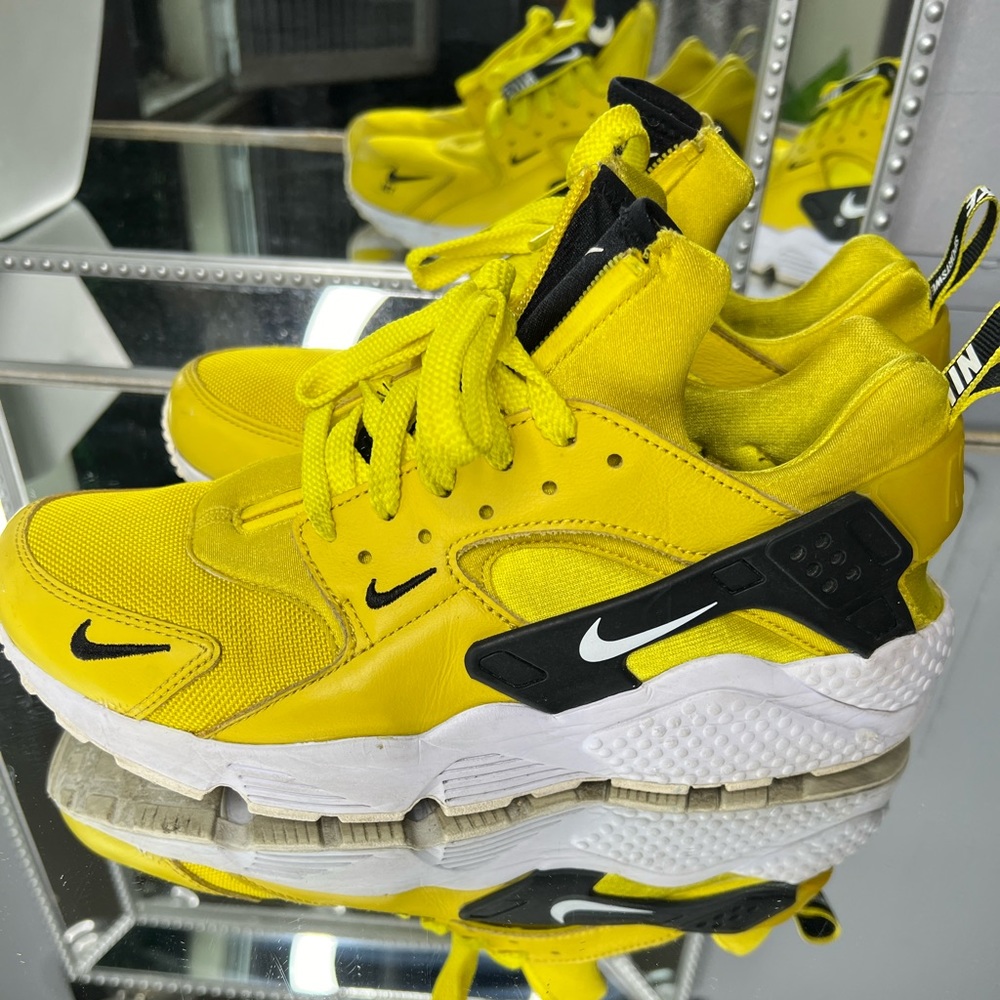 Nike yellow huarache run (men’s)